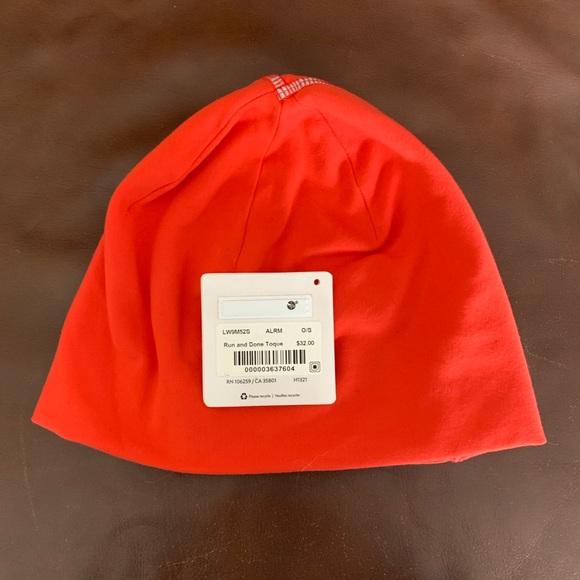 Lululemon Run and Done Toque - Picture 4 of 14